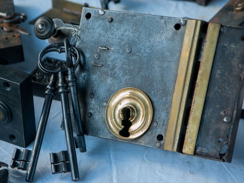 Picture related to electronic locks https://aileadsautomation.com/wp-content/uploads/2024/09/commercial-locksmith-lock-installation-lock-repair-lockout-services-key-duplication-keyless-entry-systems-electronic-locks-apartment-locks-security-solutions-Silver-Eagle-Locksmith-Commercial-Locksmith-66181e81.jpg
